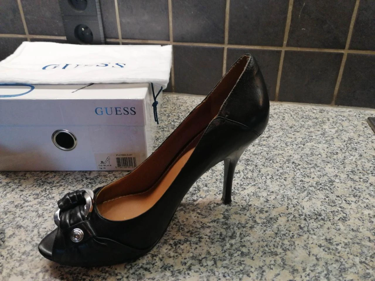 pumps zwart merk guess met stofzak - maat 38 – photo 2